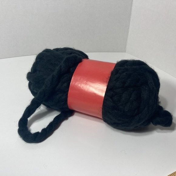 5 Super Bulky Twisted Irresistible Yarn Black